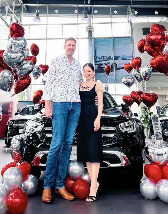 Chồng Tây 2m nuốt chửng Lan Phương với đôi chân dài khủng-3