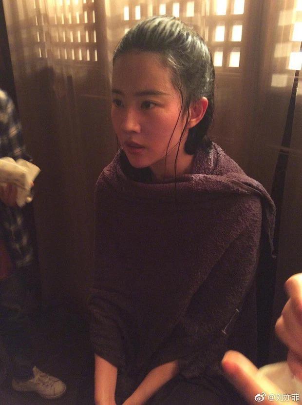 Lưu Diệc Phi quay cảnh bị bóp cổ suốt 10 tiếng, không một lời than-7