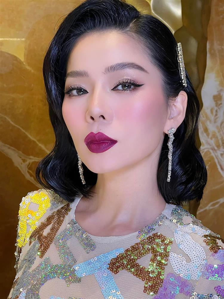 Lệ Quyên trang điểm như diễn tuồng khi vi vu châu Âu với tình trẻ-5