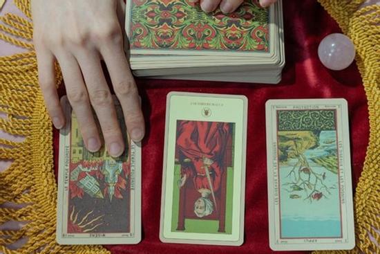 Bói bài Tarot thứ 7 ngày 11/6/2022: Tâm trạng rối bời