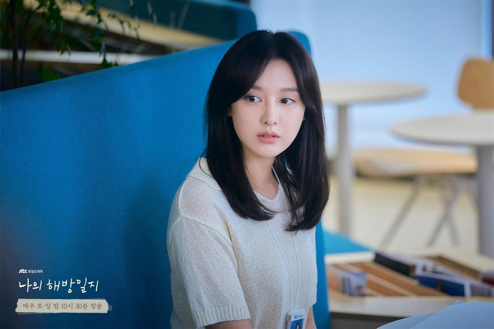 Nữ phụ quốc dân: Kim Ji Won lên hương, Lee Sung Kyung flop thảm-5