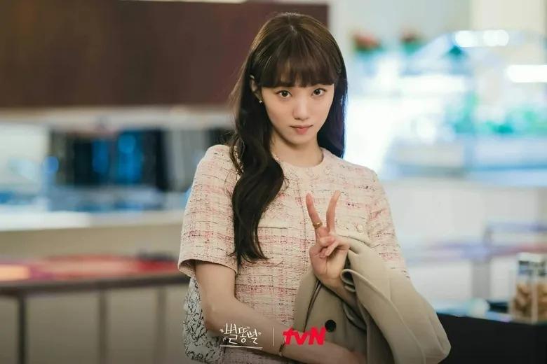 Nữ phụ quốc dân: Kim Ji Won lên hương, Lee Sung Kyung flop thảm-7