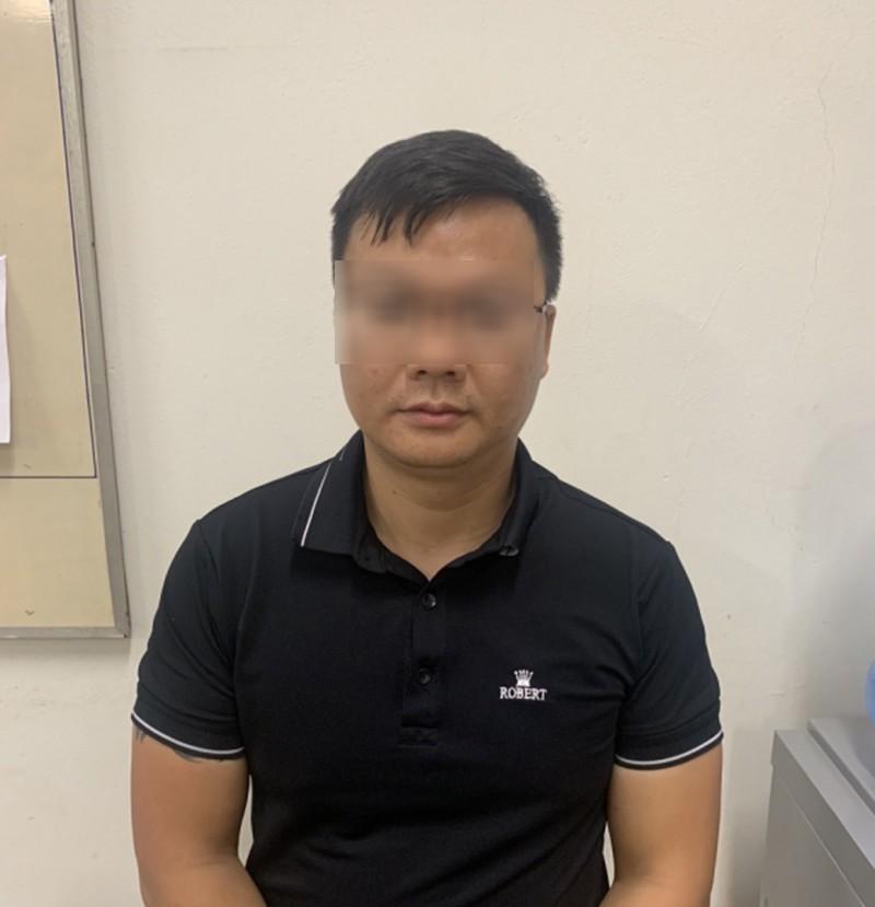 Khoảnh khắc bé gái 4 tuổi nói xin lỗi vẫn bị người đàn ông đe nạt-2