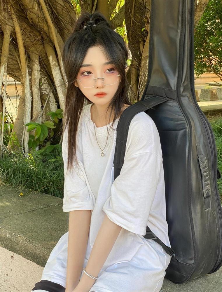 Vô tình lọt máy quay, nữ sinh ĐH Ngoại ngữ Hà Nội bỗng nổi tiếng-3