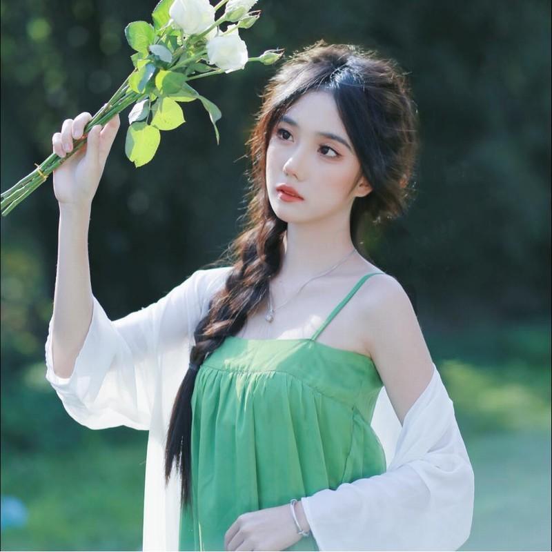 Vô tình lọt máy quay, nữ sinh ĐH Ngoại ngữ Hà Nội bỗng nổi tiếng-4