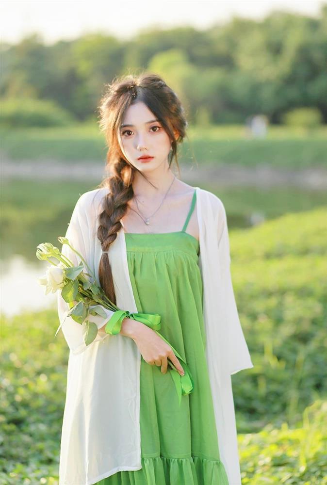 Vô tình lọt máy quay, nữ sinh ĐH Ngoại ngữ Hà Nội bỗng nổi tiếng-5