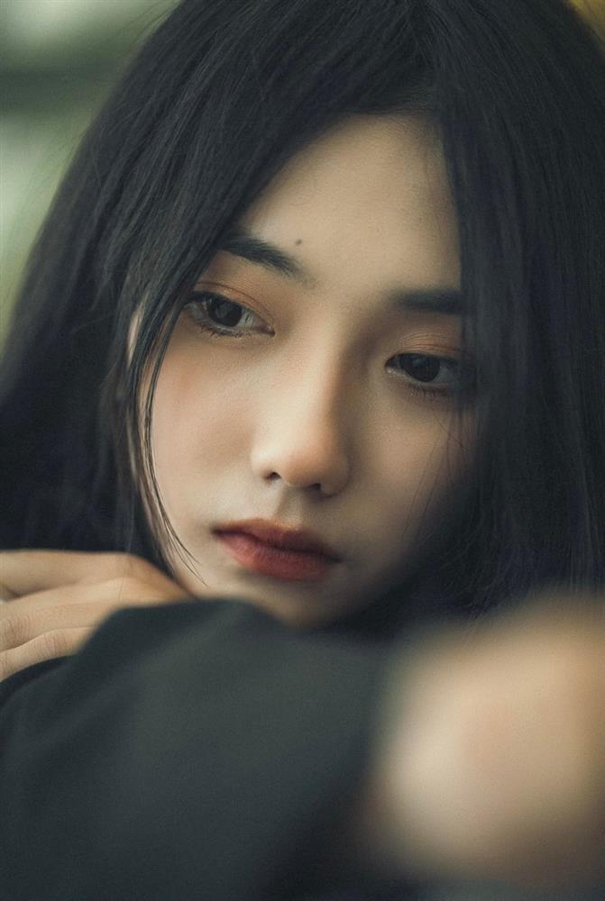 Vô tình lọt máy quay, nữ sinh ĐH Ngoại ngữ Hà Nội bỗng nổi tiếng-6