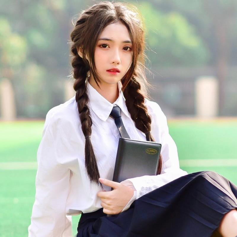 Vô tình lọt máy quay, nữ sinh ĐH Ngoại ngữ Hà Nội bỗng nổi tiếng-7