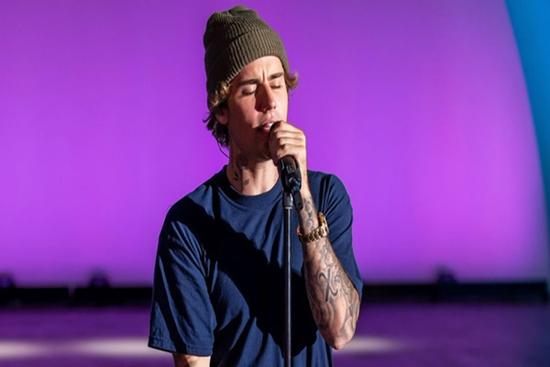 Justin Bieber bị liệt nửa mặt do nhiễm virus hiếm