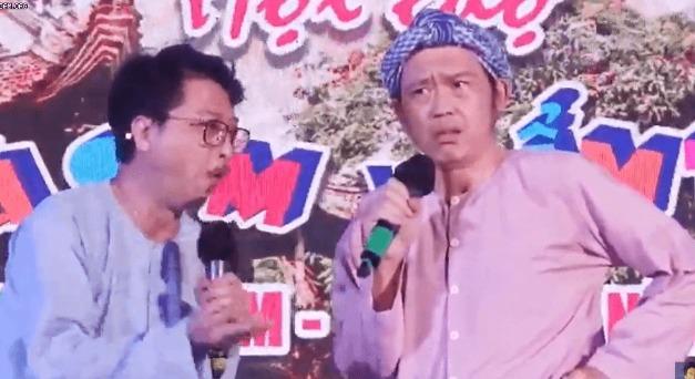 Hứa Minh Đạt và Hoài Linh bị khán giả ném đồ khi đang biểu diễn-2