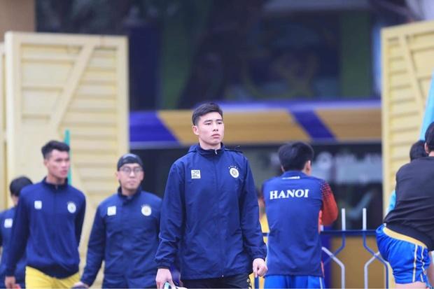 Quan Văn Chuẩn: thủ môn xuất sắc và chuyện tình với bạn gái thạc sĩ-7