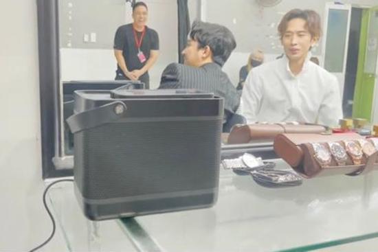 Trấn Thành mang đồ đi ghi hình, quản lý xỉa xói: 'Còn hơn đi đẻ'?