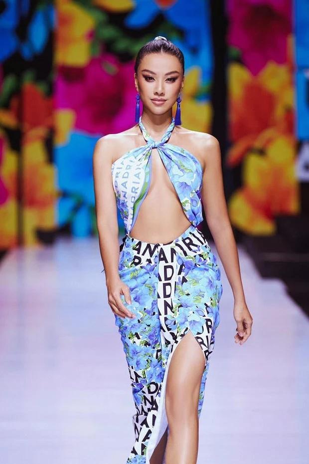 Dàn hậu mê mẩn kiểu váy như đồ bơi: Thuỳ Tiên, Lương Thuỳ Linh nổi bật-12