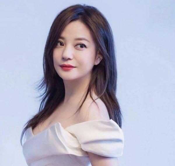 Triệu Vy đăng gì trên mạng xã hội sau gần một năm ở ẩn?-1