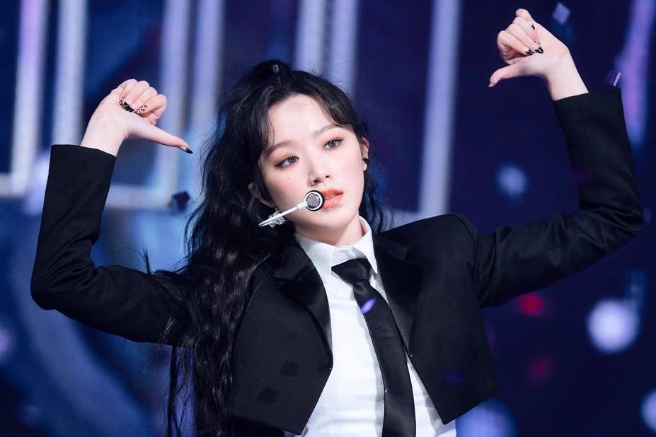 Nữ ca sĩ phẫn nộ vụ nhóm đàn ông Trung Quốc hành hung cô gái-1