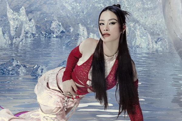 Đông Nhi hát tiếng Anh, netizen yêu cầu vietsub nhanh còn kịp-9