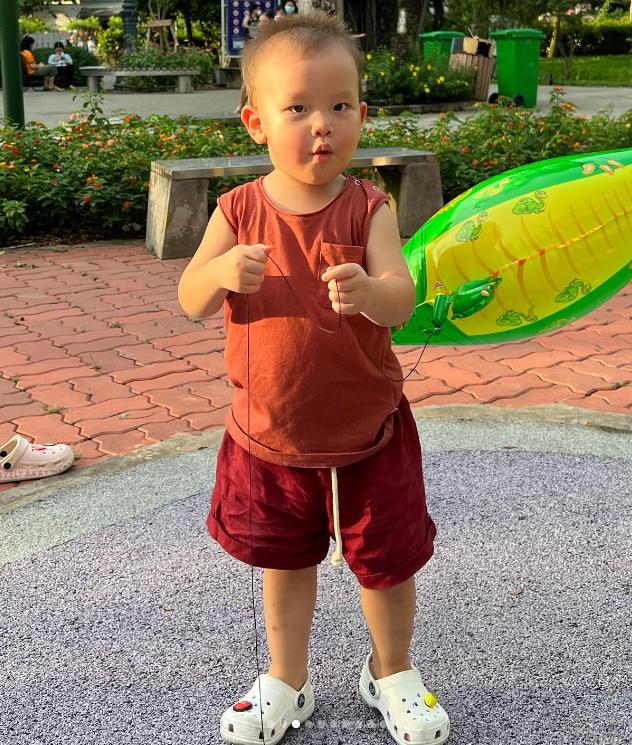 Hà Hồ bị nhắc nhở khi để Lisa bù xù, mồ hôi nhễ nhại đến thương-2