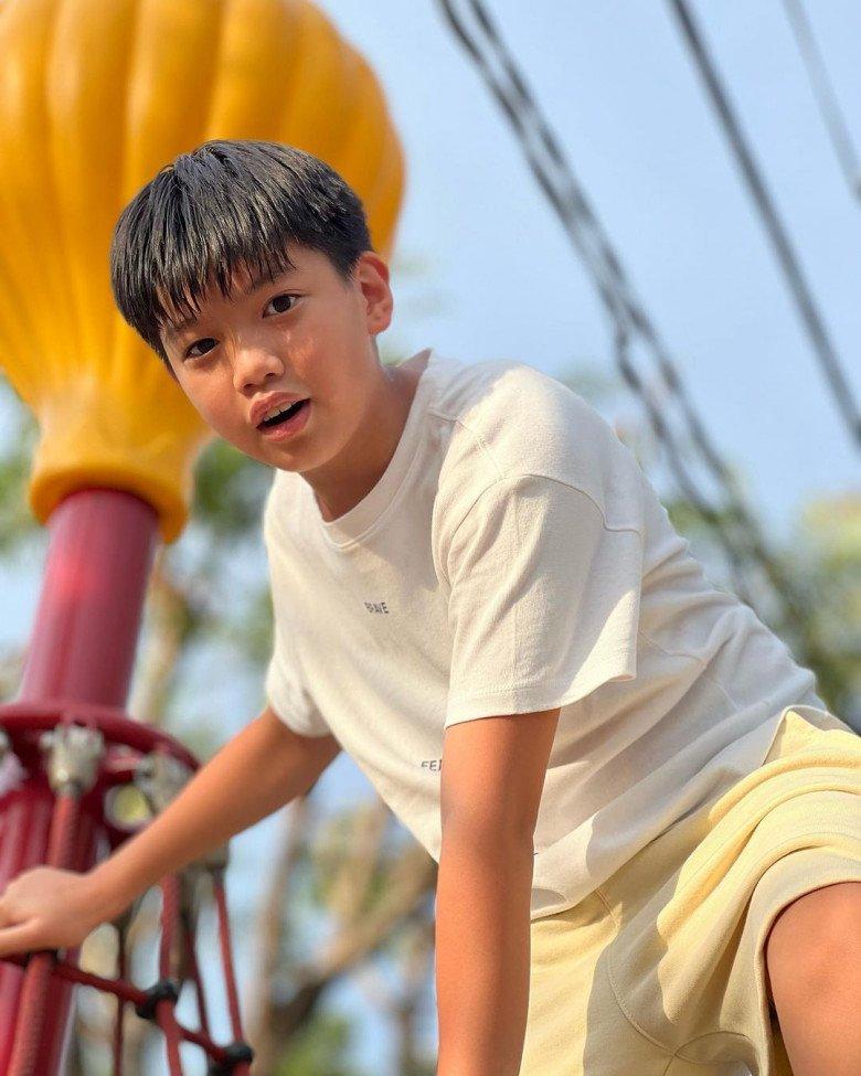 Hà Hồ bị nhắc nhở khi để Lisa bù xù, mồ hôi nhễ nhại đến thương-1