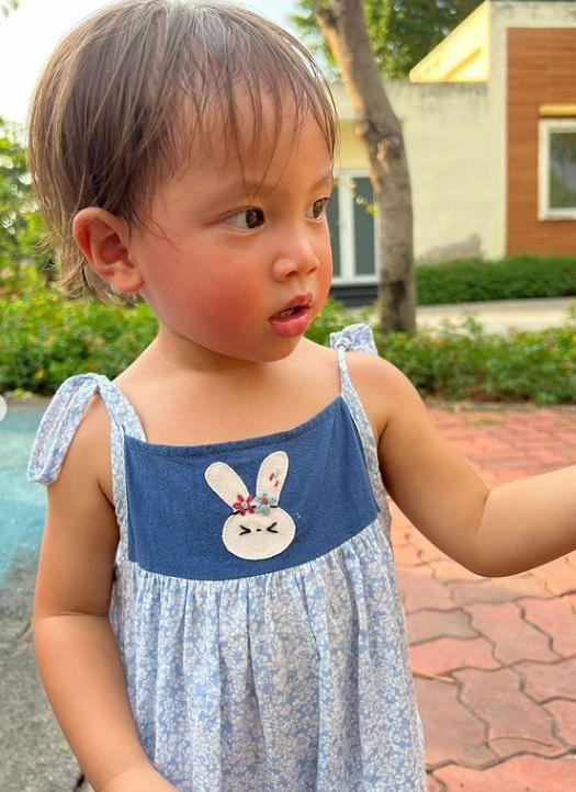 Hà Hồ bị nhắc nhở khi để Lisa bù xù, mồ hôi nhễ nhại đến thương-4