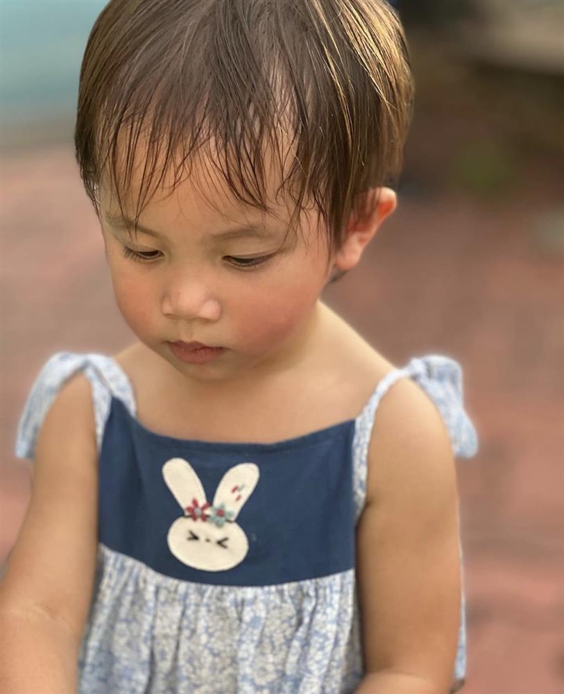 Hà Hồ bị nhắc nhở khi để Lisa bù xù, mồ hôi nhễ nhại đến thương-8