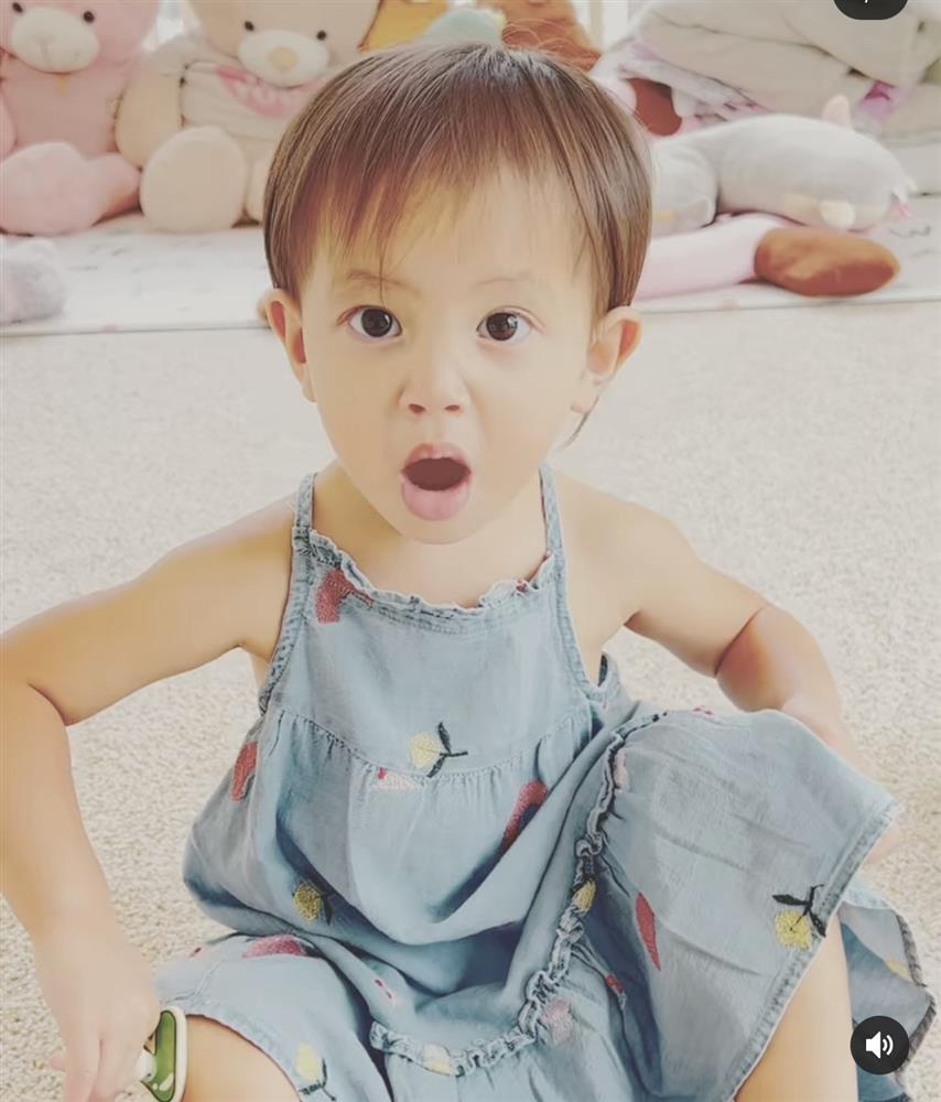 Hà Hồ bị nhắc nhở khi để Lisa bù xù, mồ hôi nhễ nhại đến thương-9