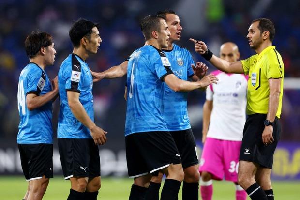 Trọng tài chính bắt trận tứ kết U23 Châu Á gặp chuyện khó đỡ-1