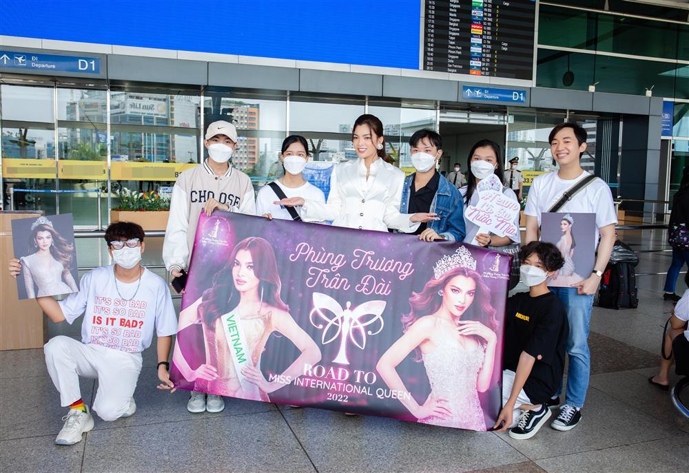 Trân Đài lên đường thi Miss International Queen với 220kg hành lý-7