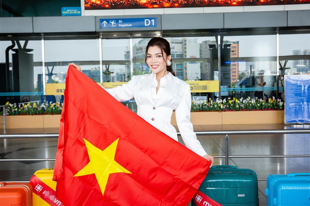 Trân Đài lên đường thi Miss International Queen với 220kg hành lý-6