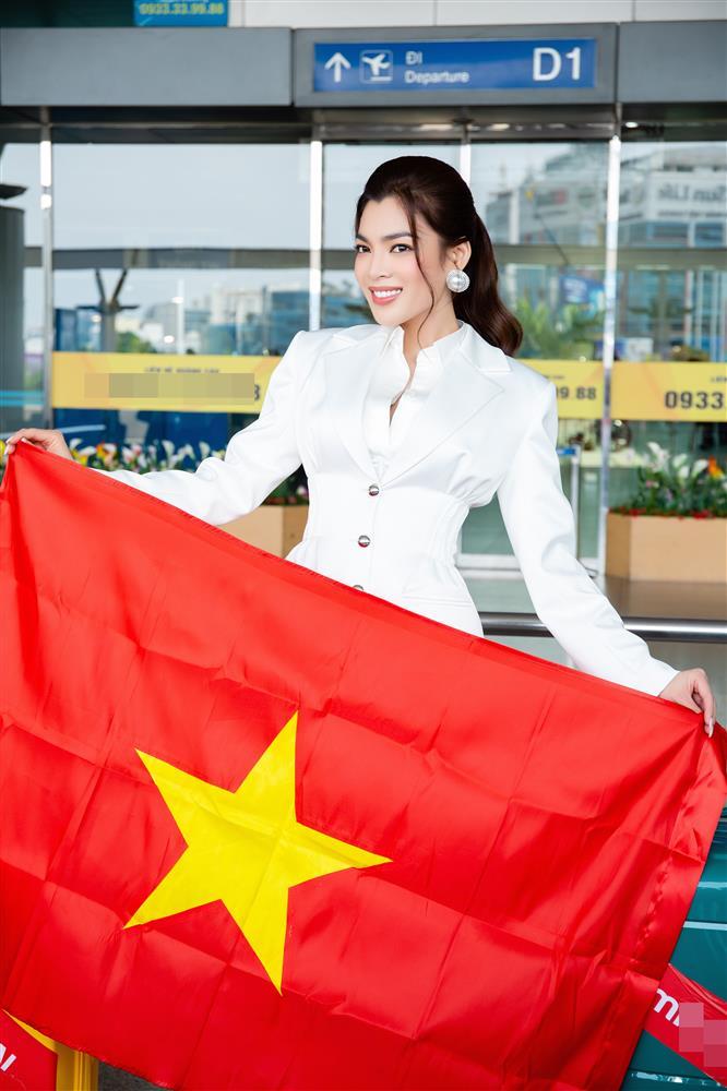 Trân Đài lên đường thi Miss International Queen với 220kg hành lý-4