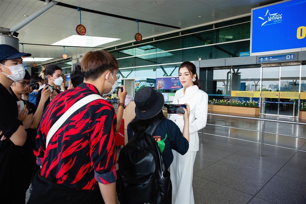 Trân Đài lên đường thi Miss International Queen với 220kg hành lý-11