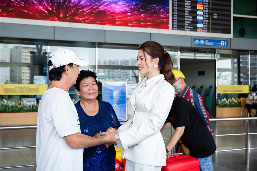 Trân Đài lên đường thi Miss International Queen với 220kg hành lý-8