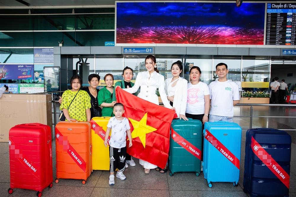 Trân Đài lên đường thi Miss International Queen với 220kg hành lý-9