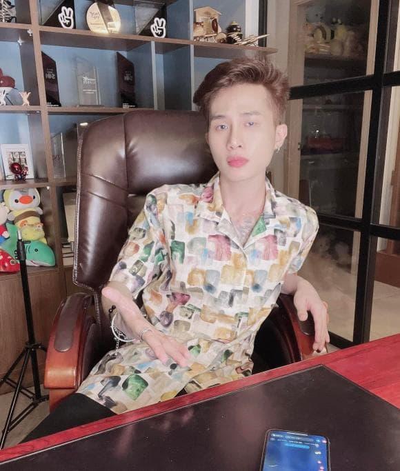 Jack lên 'tút' ngôn tình cho fan, netizen 'khịa' lo chu cấp cho vợ con