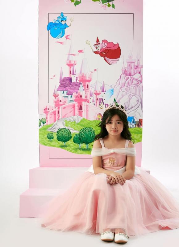 Con gái Mai Phương hiếm hoi đi làm mẫu nhí-8