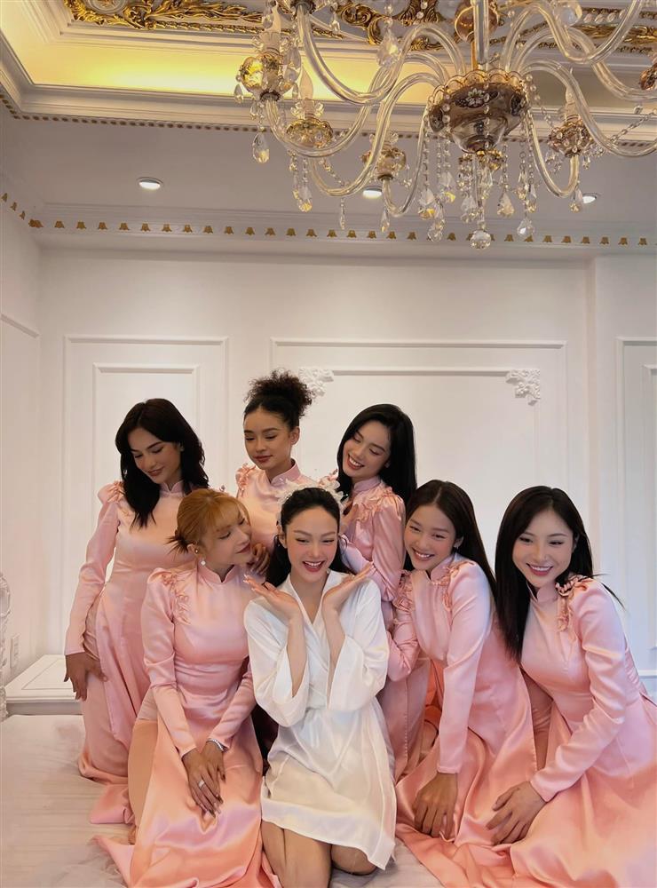 Lộ diện dàn mỹ nhân bê tráp cực phẩm của Minh Hằng-5