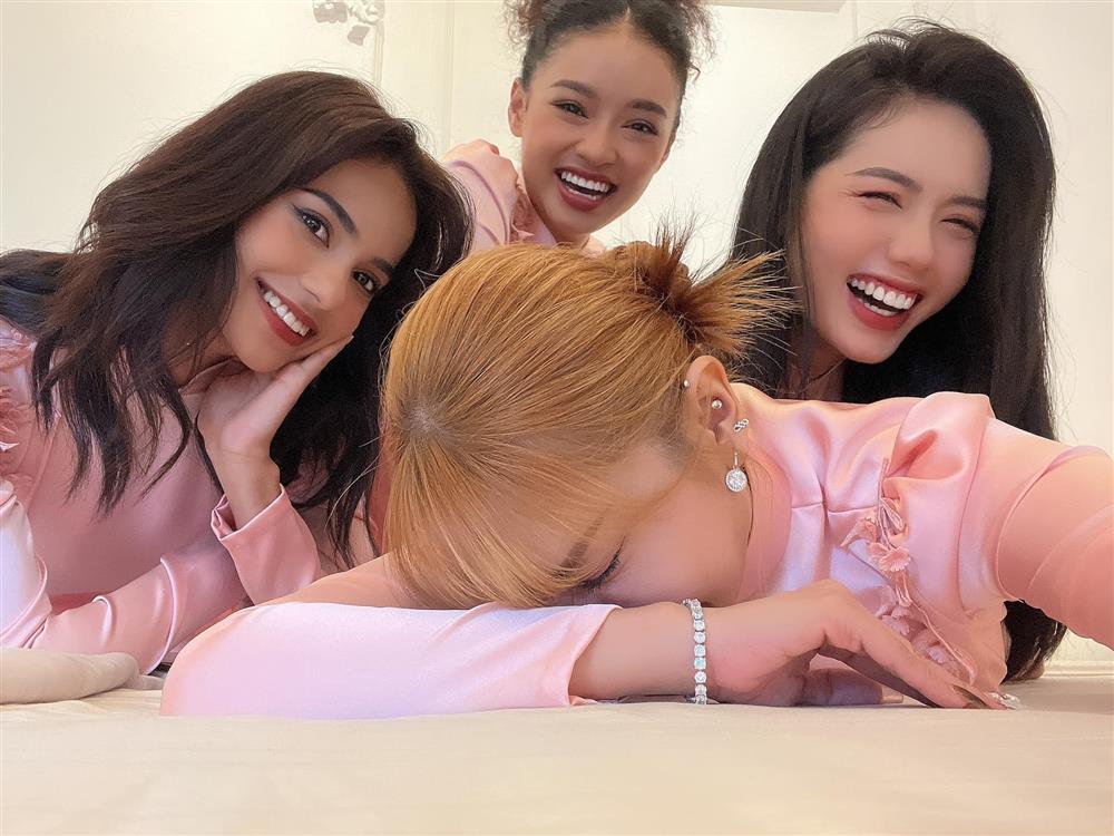 Lộ diện dàn mỹ nhân bê tráp cực phẩm của Minh Hằng-4