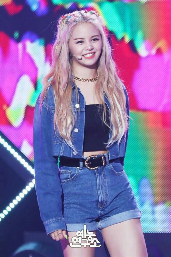 HyunA bảo vệ nhóm nhạc nữ bị ép mặc đồ hở-2