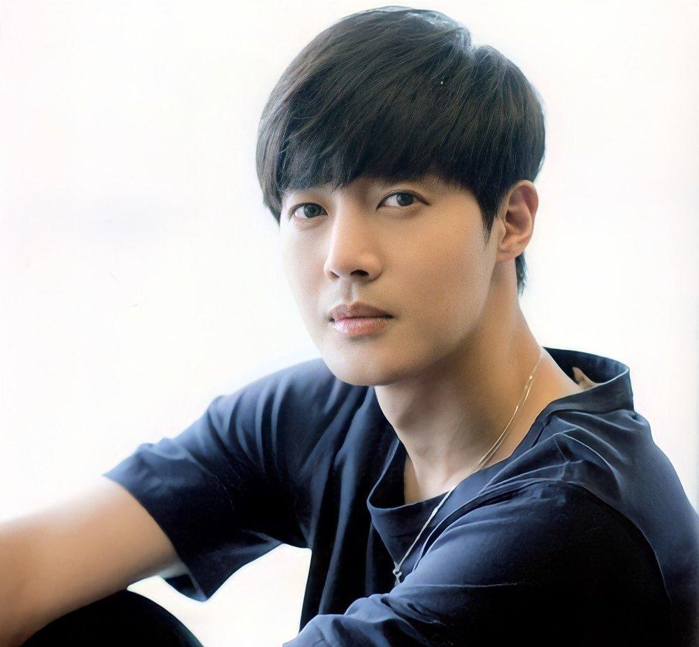 Tài tử Vườn Sao Băng Kim Hyun Joong nói về bà xã bí ẩn-2