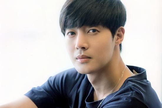 Tài tử 'Vườn Sao Băng' Kim Hyun Joong nói về bà xã bí ẩn