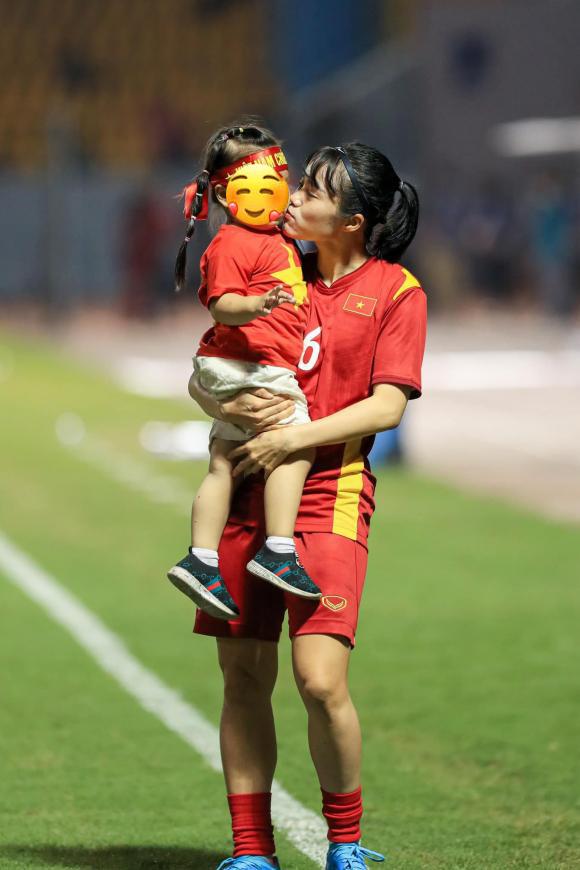 Sao nữ tuyển Việt Nam tố bị trà xanh trơ trẽn công khai giật chồng-5