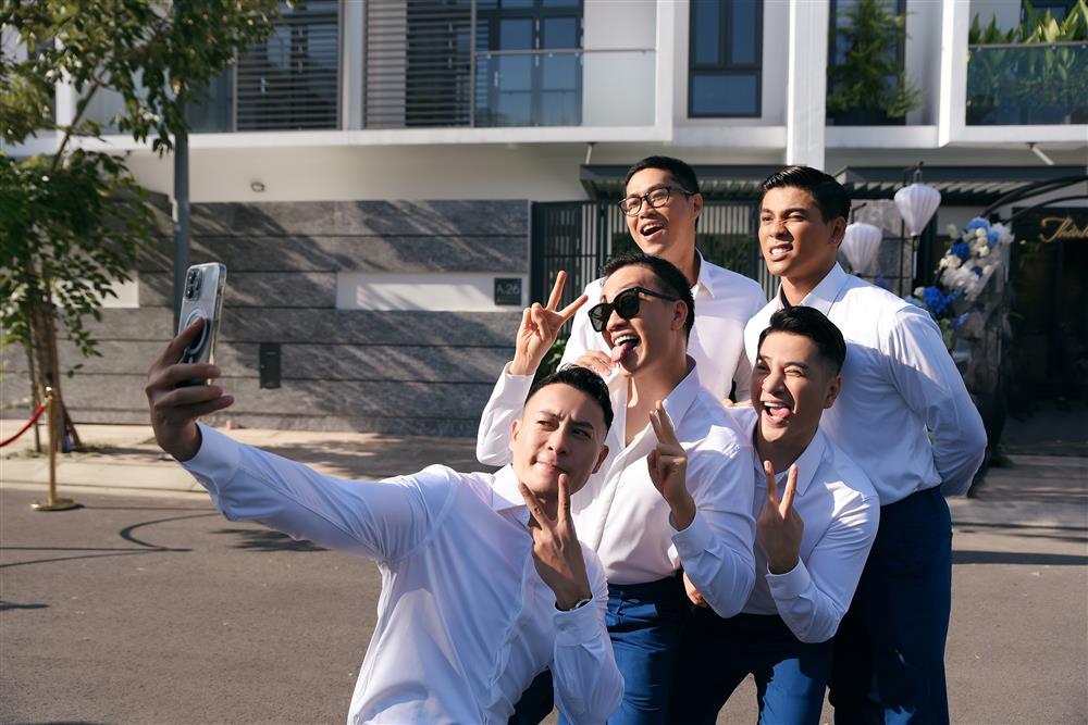 Đại gia ngành dệt mang dàn xế khủng đưa Minh Hằng về dinh-4