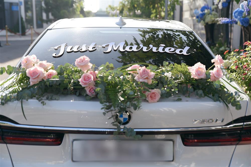 Đại gia ngành dệt mang dàn xế khủng đưa Minh Hằng về dinh-6