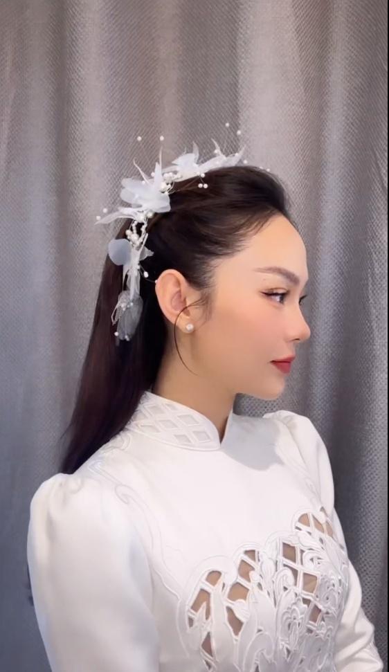 Cận cảnh Minh Hằng thử áo dài cưới, mặt mộc đẹp miễn chê-7