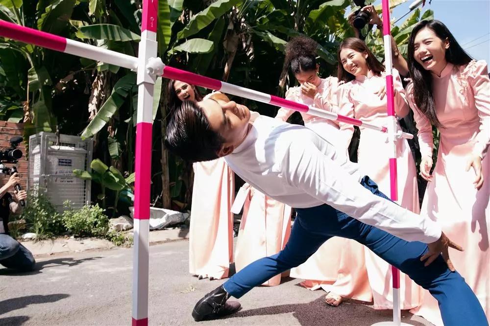 Thử thách đón dâu vã mồ hôi hột của Minh Hằng và các sao nữ-3