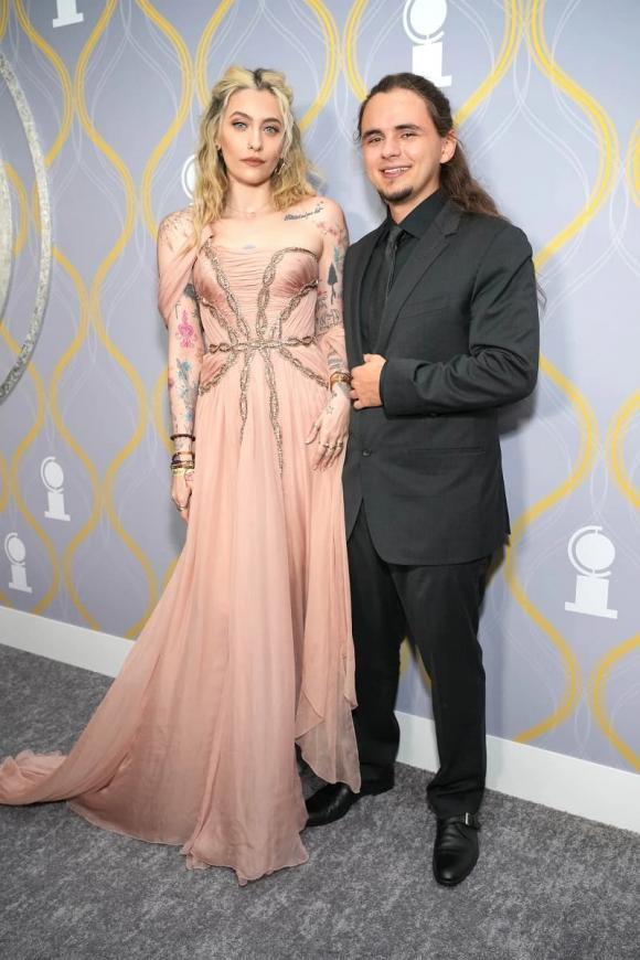 Loạt sao diện đồ xấu lạ tại thảm đỏ Tony 2022-11