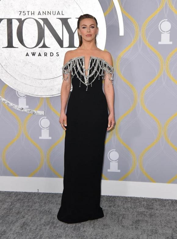 Loạt sao diện đồ xấu lạ tại thảm đỏ Tony 2022-16