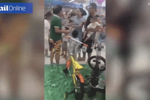 Đánh nhau vì sờ vào vùng nhạy cảm nữ nhân viên massage-3