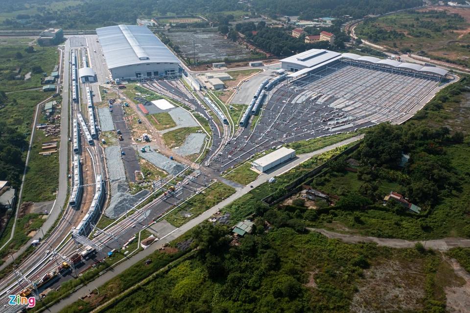 Che kín hình vẽ bậy trên 2 toa tàu metro số 1-9