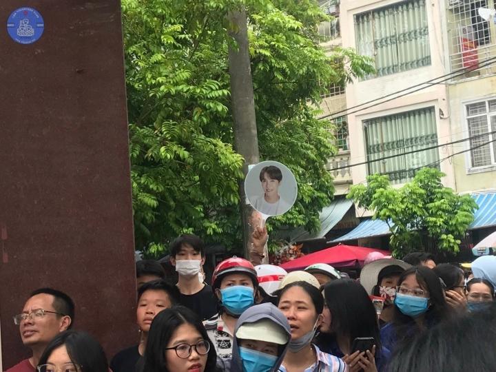 Khoảnh khắc của sĩ tử lẫn phụ huynh giúp mùa thi bớt căng thẳng-2