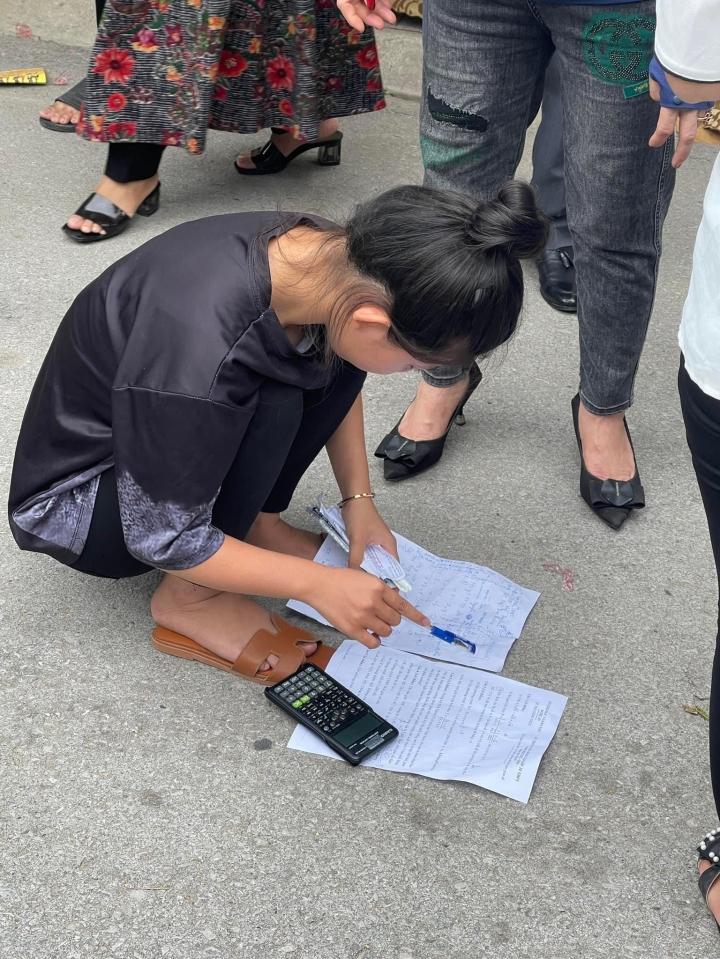 Khoảnh khắc của sĩ tử lẫn phụ huynh giúp mùa thi bớt căng thẳng-6